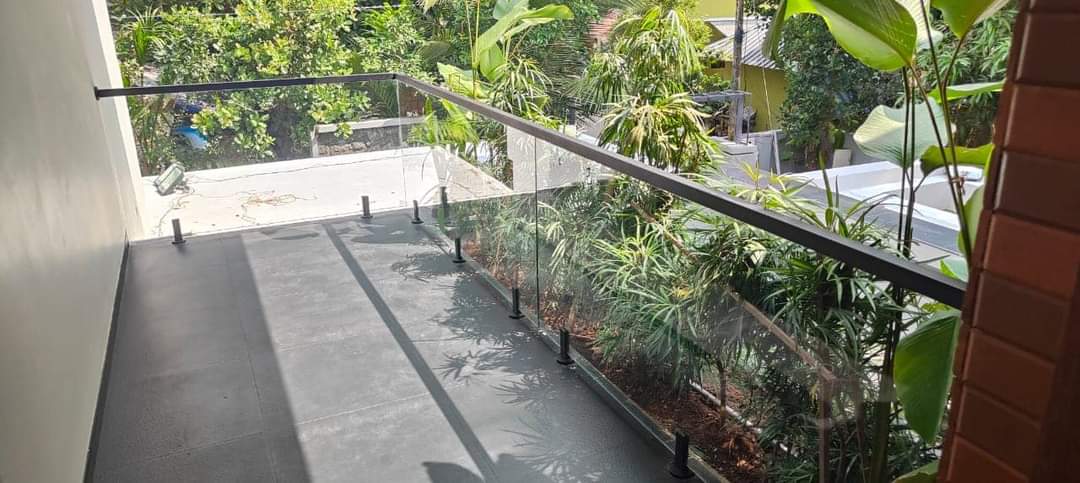 toughened glass frame-less handrail 